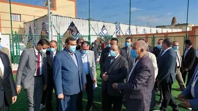 وزير التنمية المحلية ومحافظ البحيرة يتفقدان تطورات إحدى قرى 