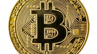 البيتكوين تخترق حاجز 25 ألف دولار