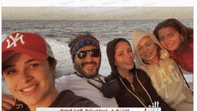 إنجي علي برفقة منى زكي وياسمين عبد العزيز في رحلة بحرية.. صورة