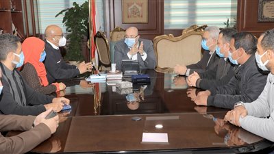 محافظ بني سويف يراجع الموقف التنفيذي لمشروعات بقطاع الصحة