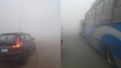 شبورة كثيفة تصل لحد الضباب بشوارع وطرق بني سويف (صور)