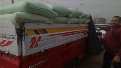 حملة تموينية تطارد سيارة محملة بـ60 شيكارة دقيق ببني سويف (صور)