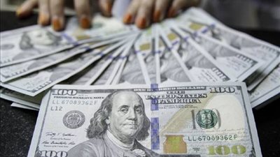 أسعار الدولار تفتتح تعاملات اليوم الخميس 31-12-2020 على استقرار