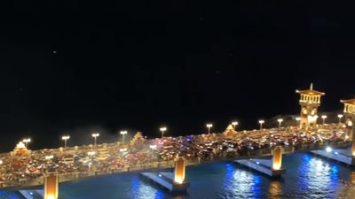 شاهد.. احتفالات المواطنين بالعام الجديد أعلى كوبري ستانلي بالإسكندرية