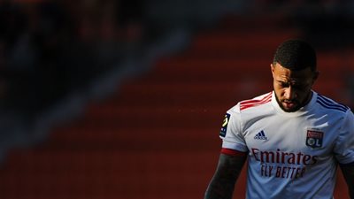 ديباي يبتعد عن برشلونة