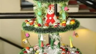 البيئة تصمم شجرة ميلاد صديقة للطبيعة