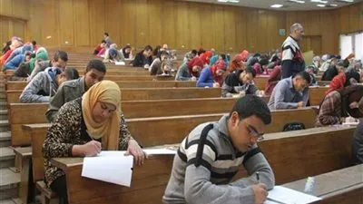شاهد.. هل يمكن أن تؤجل امتحانات نصف العام الدراسي الأول بالجامعات لنهاية العام؟
