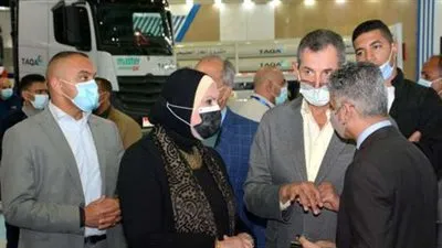 وزيرة الصناعة: تسجيل طلبات إحلال السيارات إلكترونيا 