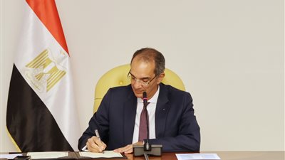 عاجل .. وزيري الاتصالات والتعليم العالي يبحثان تنفيذ منظومة الامتحانات الالكترونية 