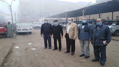 توزيع 500 كمامة مجانًا على المواطنين وصيانة 50 كشاف إنارة في إهناسيا ببني سويف (صور)