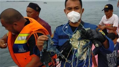 المشاهد الأولى لحطام الطائرة الإندونيسية بعد إقلاعها من جاكرتا