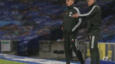 فان دي بيك غاضب من مدرب مانشستر يونايتد