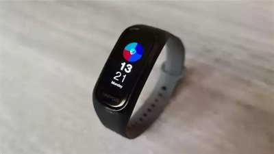 ون بلس تكشف عن سوارها الرياضي الأول 