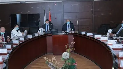 وزير النقل يبحث مع السفير الفرنسي بالقاهرة التعاون في إنشاء خطوط سكك حديدية جديدة