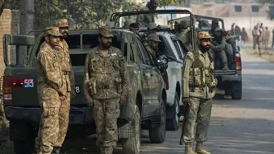 باكستان: الحكومة تفصل العشرات من رجال الشرطة  