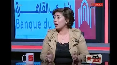 مشادة على الهواء بين ضيوف خط أحمر بسبب تجاهل المرأة للرجل (فيديو)