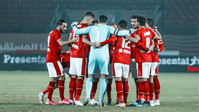 بعد تعرضه لإصابة قوية.. نجم الأهلي يعود نهاية مارس
