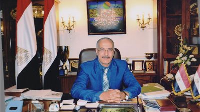 نقيب العلوم الصحية يرفض تصفية شركة حديد وصلب وتشريد 7300 عامل