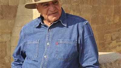 زاهي حواس يكشف أسرارًا جديدة عن لعنة الفراعنة: حجر وقع على راسي (فيديو)