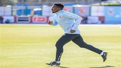 بعد غياب طويل.. نجم الأهلي يعود ويشارك في التدريبات