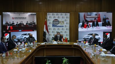 عاجل..قطاع الأعمال توقع إتفاق إنتاج السيارة الكهربائية بأيدي مصرية