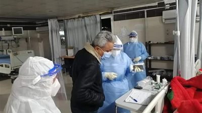 صحة قنا: إحالة المقصرين بأقسام العزل إلى النيابة الادارية