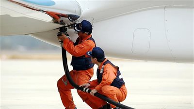 عاجل .. الحكومة تخفض أسعار وقود الطائرات