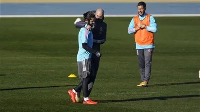 بيريز يستقر على مدرب ريال مدريد الجديد حال رحيل زيدان