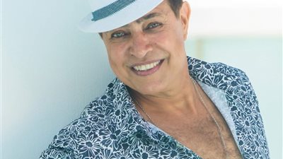 حكيم: أبويا عمره ما حضر لي حفلة.. ورفع في وشي السلاح ٣ مرات 