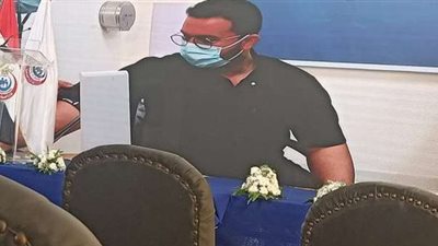 أول طبيب يحصل على اللقاح: لا نتعامل مع أى حالة كورونا بمنطق 