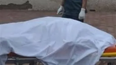 النيابة تعاين مكان جثة شاب أقدم على الانتحار بالمعصرة 