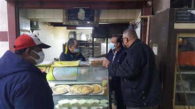 حملات مكثفة للتأكد من تطبيق الإجراءات الإحترازية في حي العرب ببورسعيد