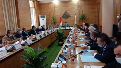 مجلس جامعة بنها يناقش استعدادات امتحانات الفصل الدراسي الأول وإعلان الجداول 