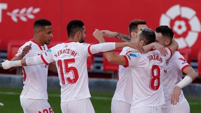 لوبيتيجي يعلن قائمة إشبيلية لموقعة فالنسيا في الدوري الاسباني 