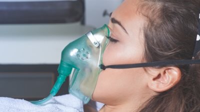 طبيب: نسبة ٩٠ ٪ للأكسجين بالدم تعبر عن فشل تنفسي (فيديو)