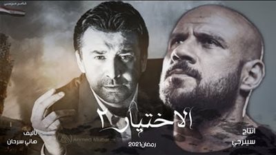 أول صورة للنجم أحمد مكي في زي رجل الشرطة في كواليس