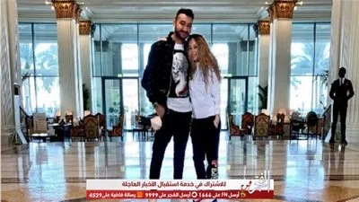 بصورة رومانسية.. نادر حمدي في أحدث ظهور له مع زوجته