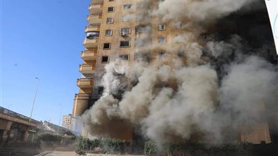 تحويلات مرورية جديدة بالطريق الدائري بسبب العقار المُشتعل بالقرب من حي الهرم