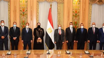 عاجل.. الصناعة تشهد توقيع اتفاق لتصنيع  الأوتوبيسات الكهربائية  في مصر