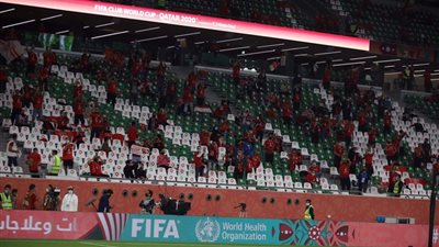 جماهير الأهلي تستقبل اللاعبين بالهتاف قبل مواجهة الدحيل