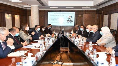 وزيرة التخطيط تلتقي وفد حكومي عراقي للاطلاع على التجربة المصرية