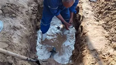 رئيس مياه القناة: أصلحنا عددا من كسور المواسير المفاجئة تحت الأمطار (صور)