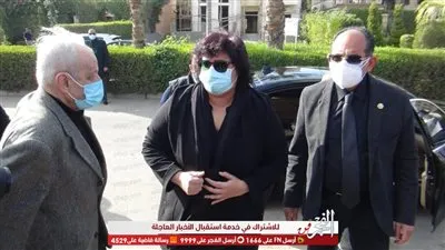 بحضور إيناس عبد الدايم.. صلاة الجنازة على الفنان الراحل عزت العلايلي (صور)