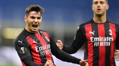 موعد مباراة ميلان ضد كروتوني في الدوري الإيطالي