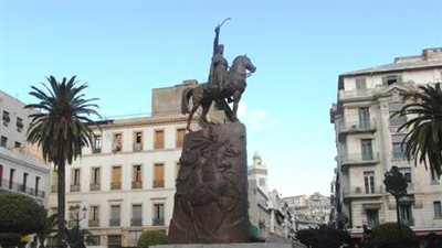 أحفاد الأمير عبد القادر الجزائري يرفضون إقامة تمثال لجدهم في فرنسا