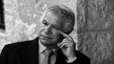 وفاة الشاعر الفلسطيني مريد البرغوثي عن عمر ناهز 77 عاما