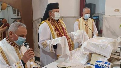 مطران إيبارشية الجيزة يحتفل بالمناولة بكنيسة السيدة العذراء أم النور بإمبابة 