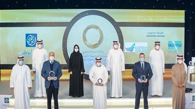 غرفة أبوظبي تكرم الفائزين بجائزة المنشآت الصغيرة والمتوسطة في دورتها الأولى