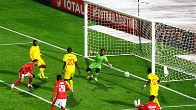 عاجل.. الأهلي يضرب شباك المريخ بالهدف الأول (فيديو)