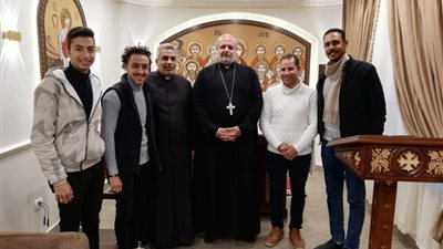 مطران الجيزة يستقبل خدام يسوع السجين